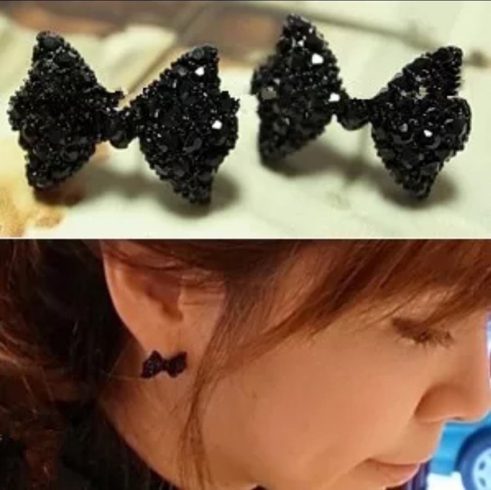 Black Bow Section Earrings